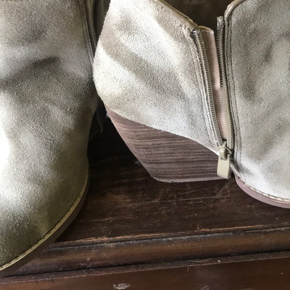 boots - Picture 2 of 5